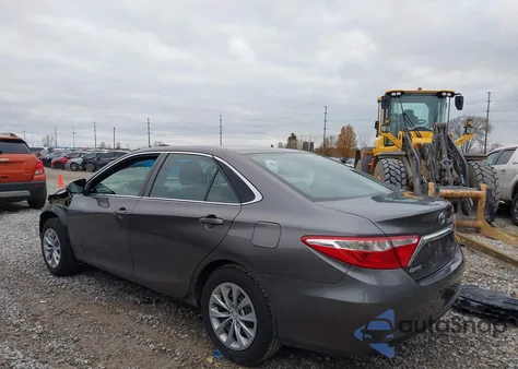 2015 Toyota Camry Le z USA, uszkodzony, nr VIN 4T1BF1FK4FU044036